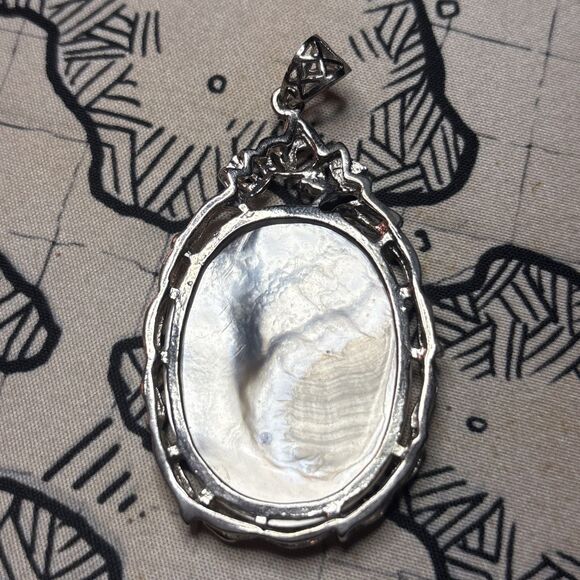 Shell Necklace Pendant With Girl - Picture 3 of 3